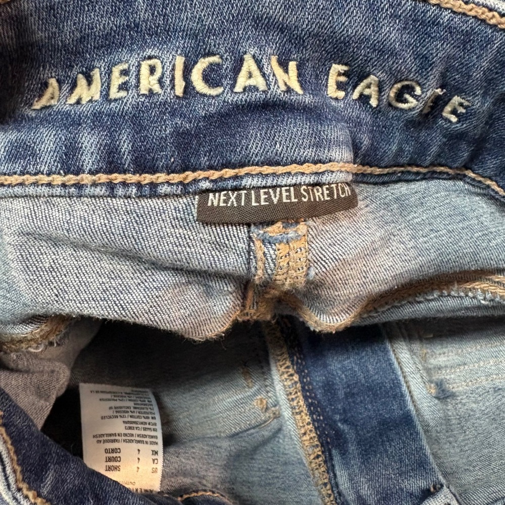 American Eagle Super Hi-Rise Flare Jeans Blue 4 Short Patch Pocket Detail - Picture 9 of 10